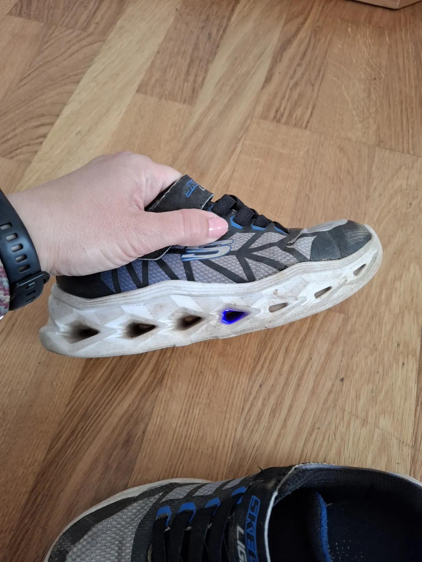 Sketchers, Gr. 31 Klettverschluss blau schwarz Blinkeschuhe Blinklichter