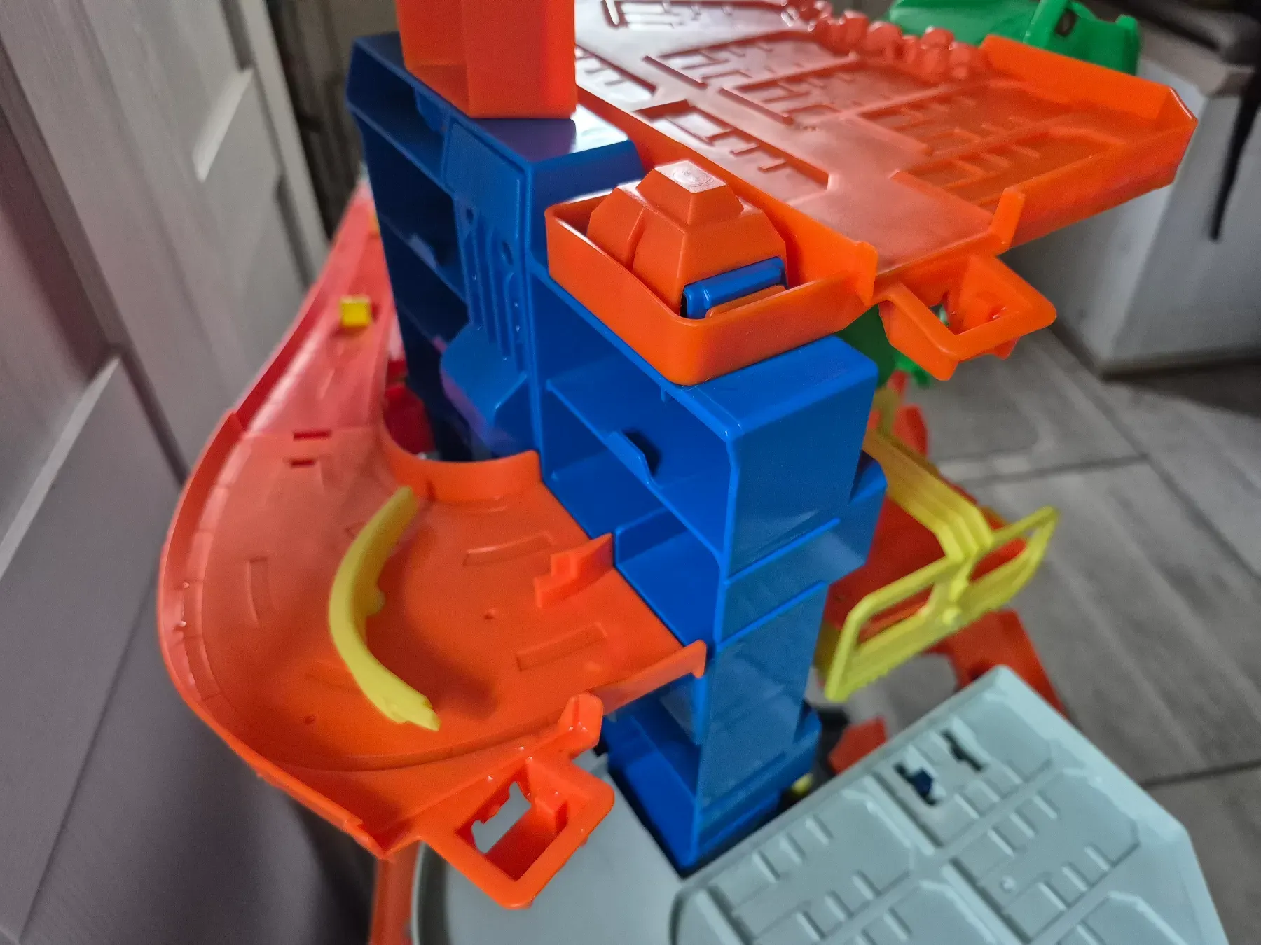 Hotwheels Megacity Parkgarage T-Rex Angriff