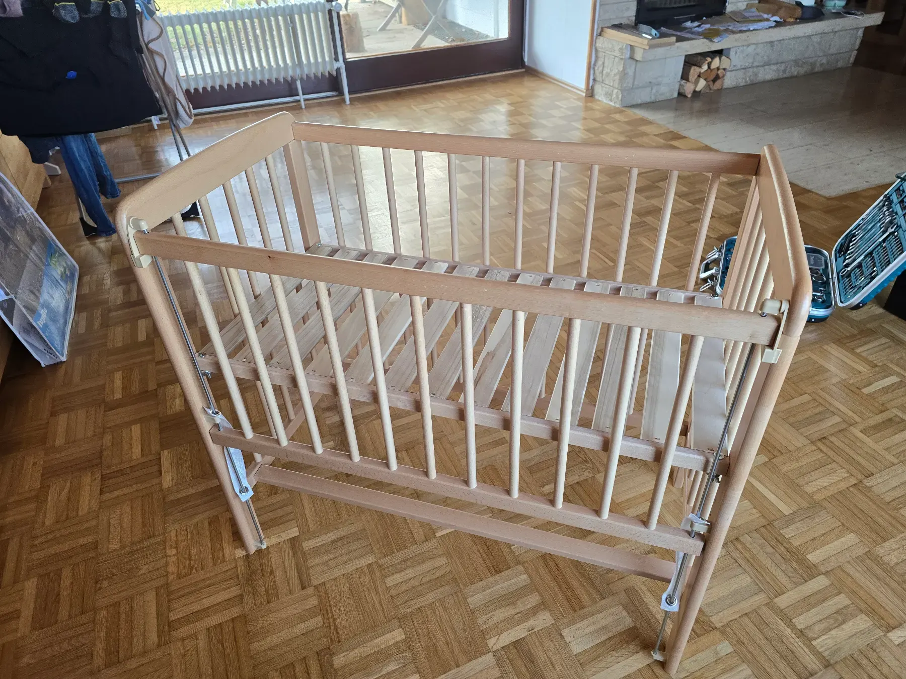 Beistellbett und klein kinderbett