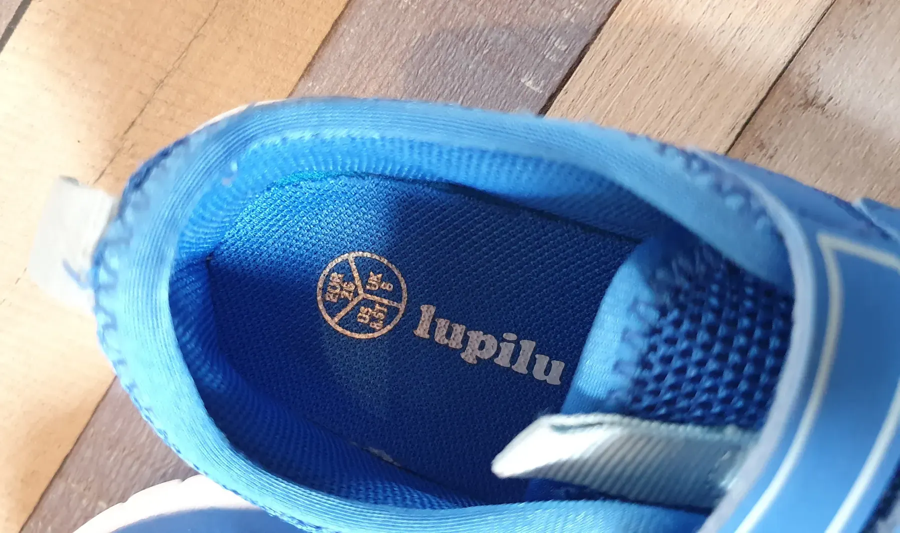 Turnschuhe, Sportschuhe Jungs Gr. 26