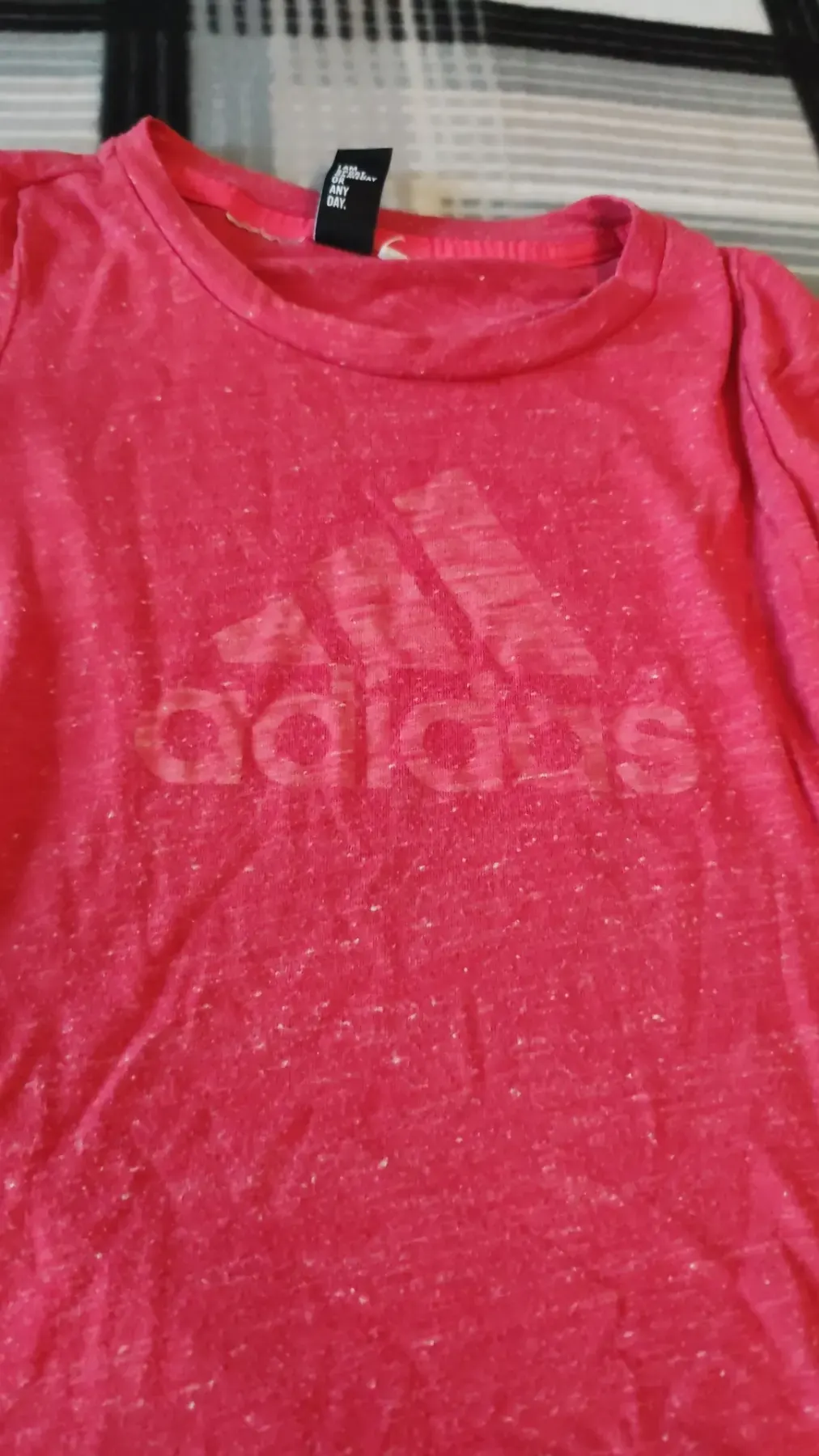 schönes T-Shirt in der Größe 128 zu verkaufen.