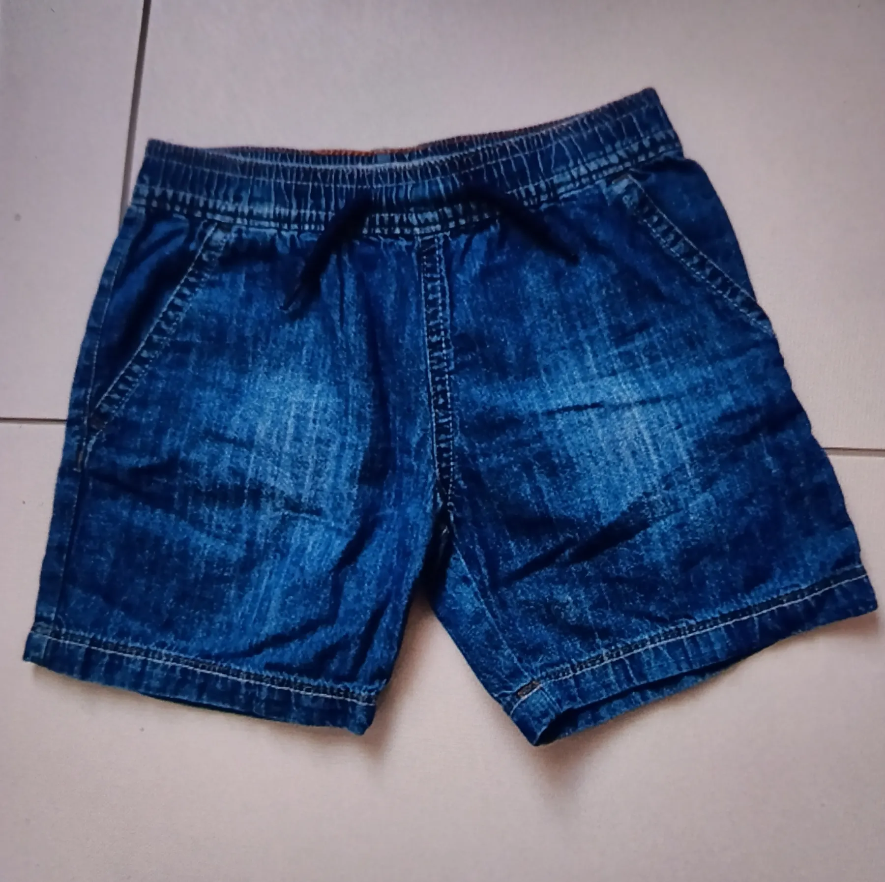 Kurze Jeanshose (impidimpi)