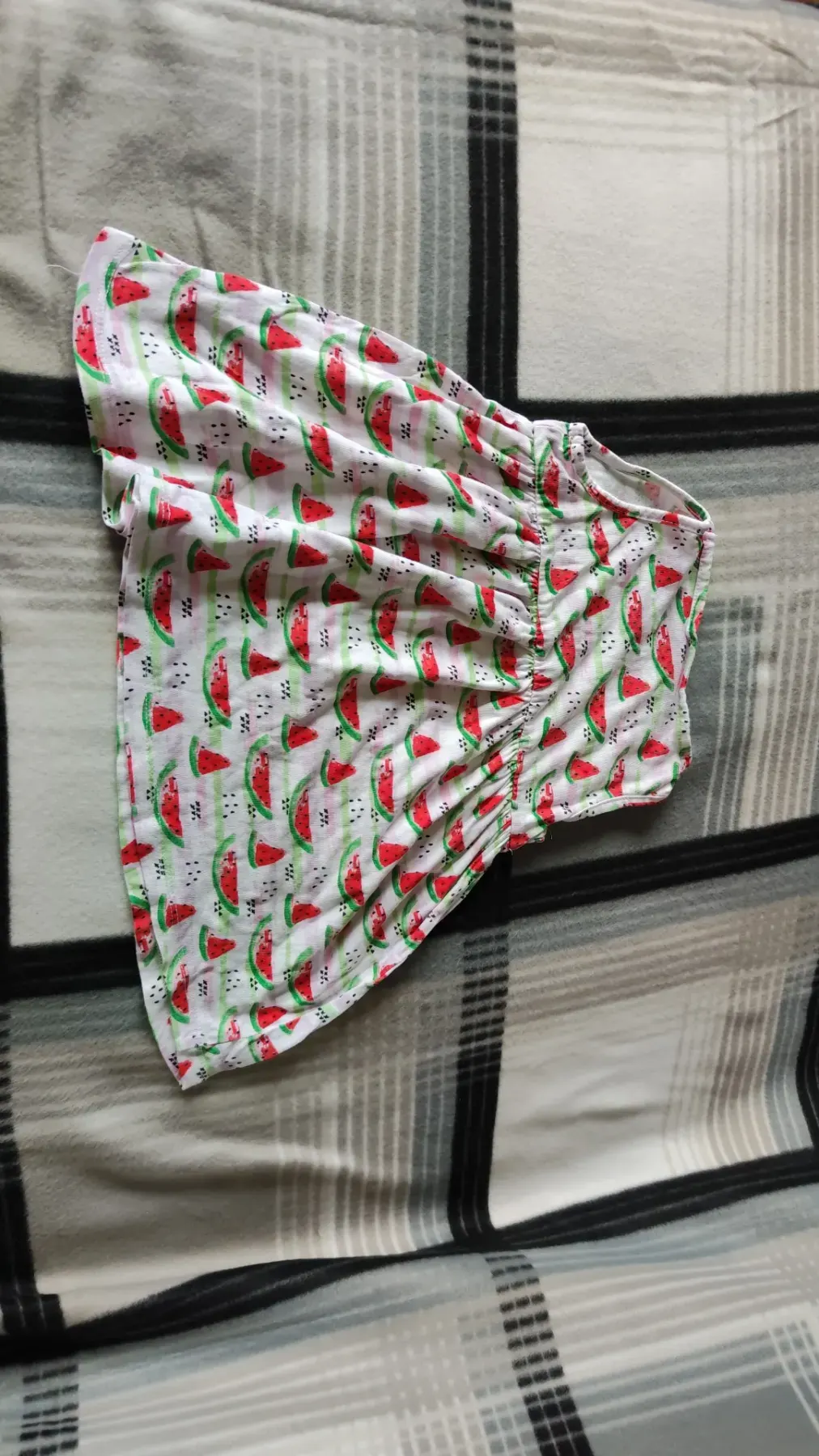 sommerliches Kleid mit Früchte Motiv