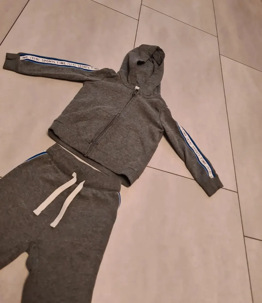 Jogginganzug Größe 98 von Pocopiano