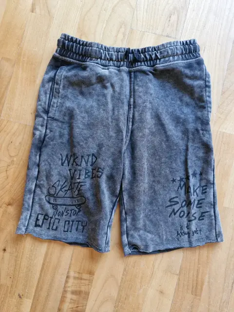 H&M Graffiti BermudaSweatshorts 134 ++