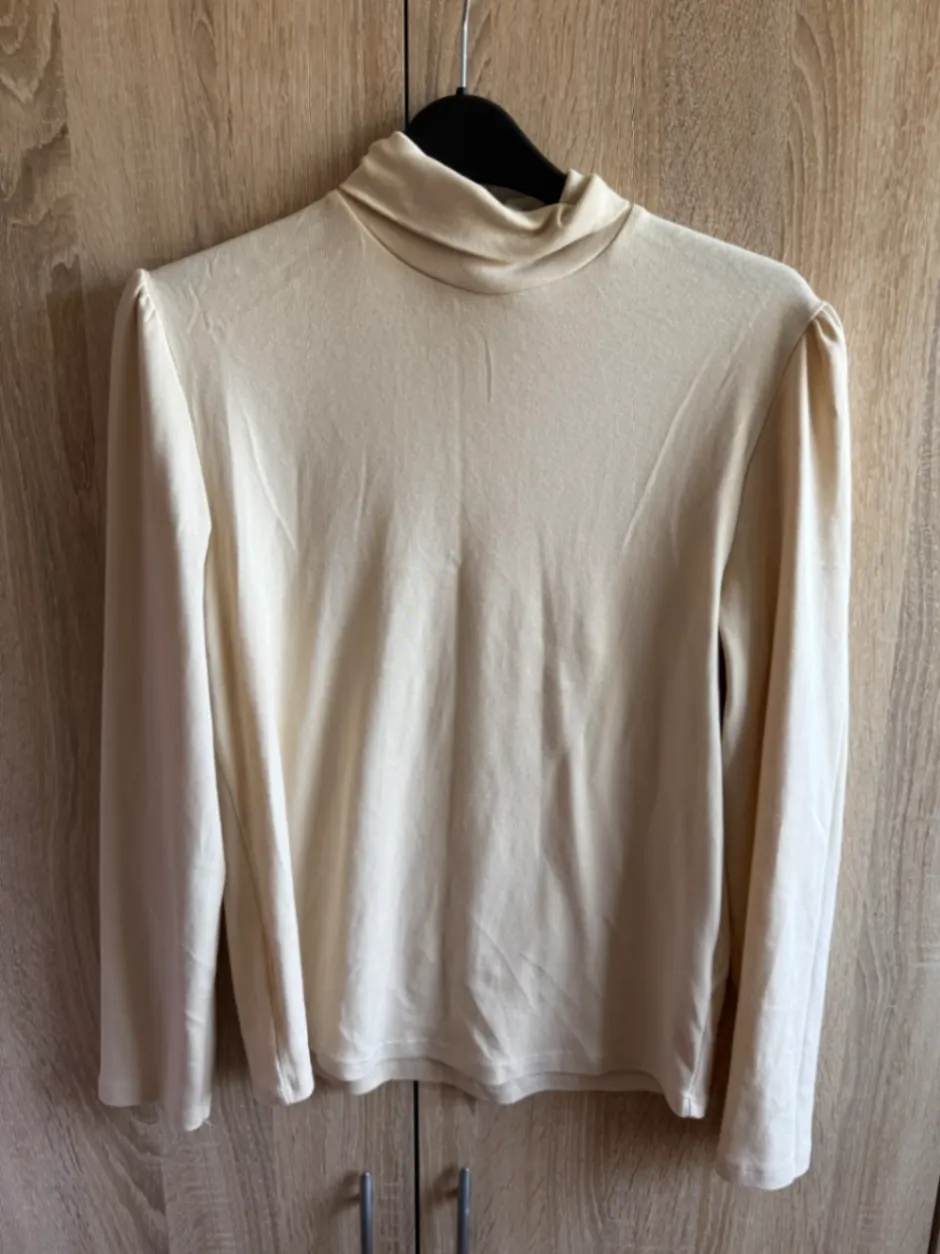 Langarmshirt mit Rollkragen von Zara