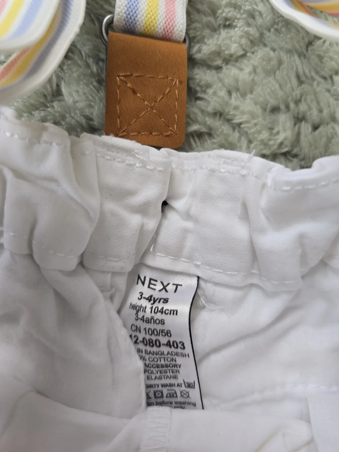 Next Kurze Latzhose Gr. 104