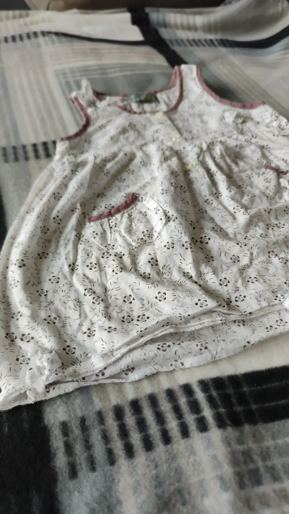 sommerkleid mit blumenmotiv