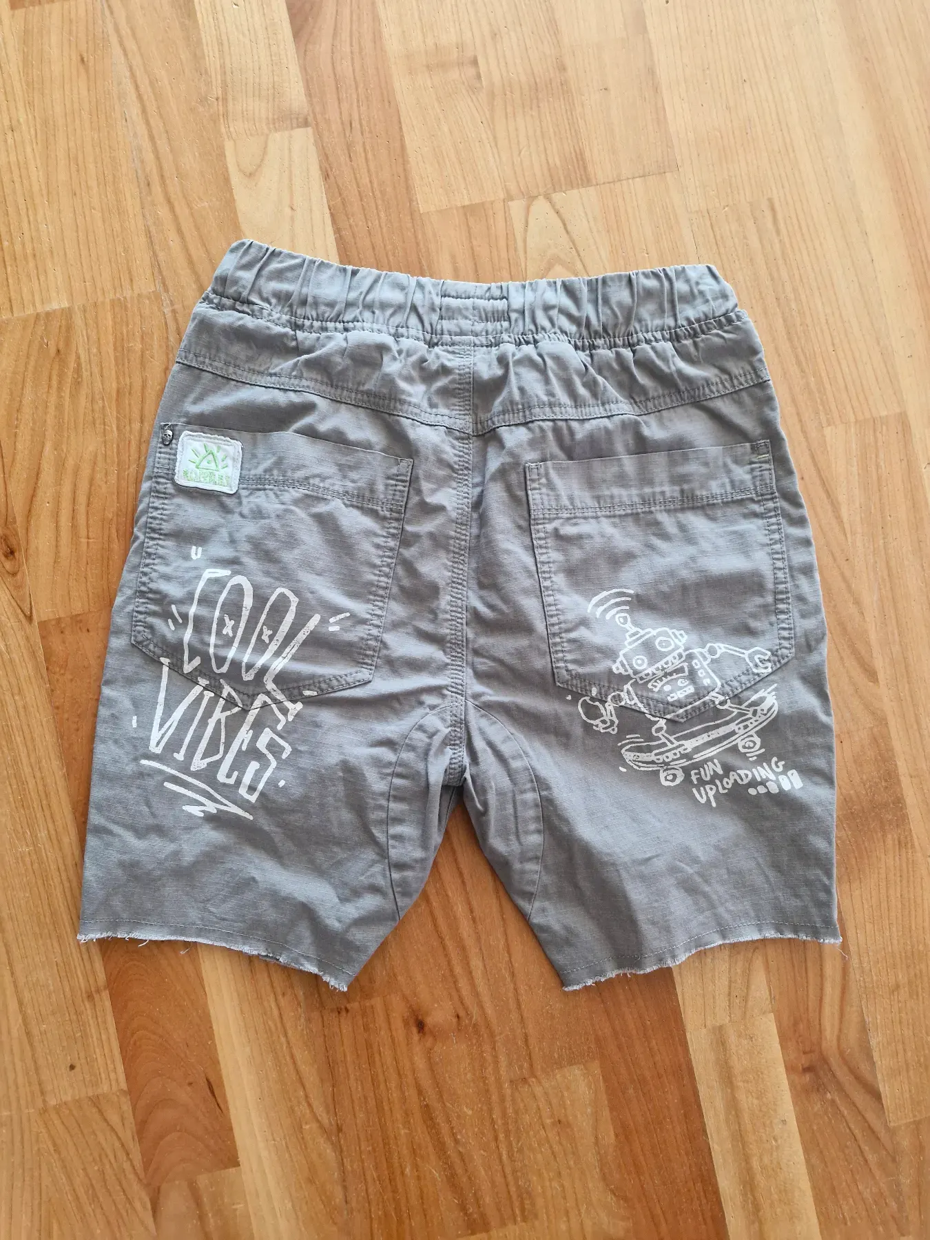 Next stylische Graffiti Shorts 11y 146