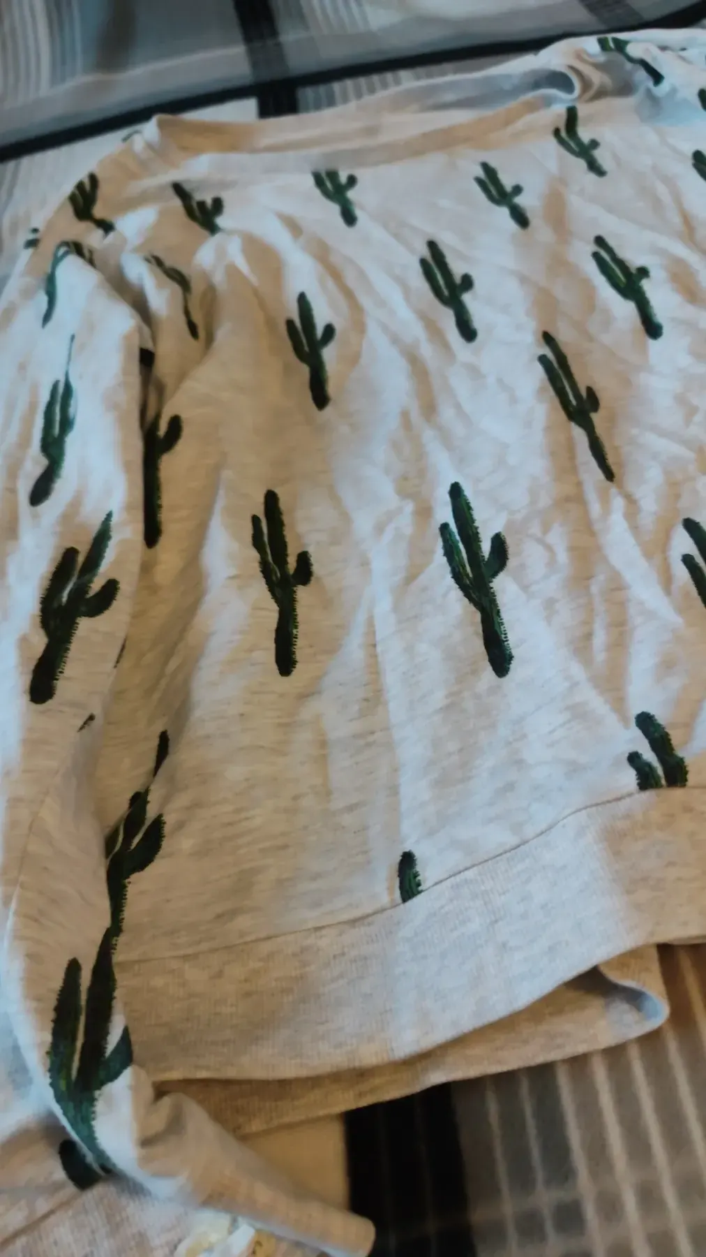 schönes Langarmshirt zu verkaufen