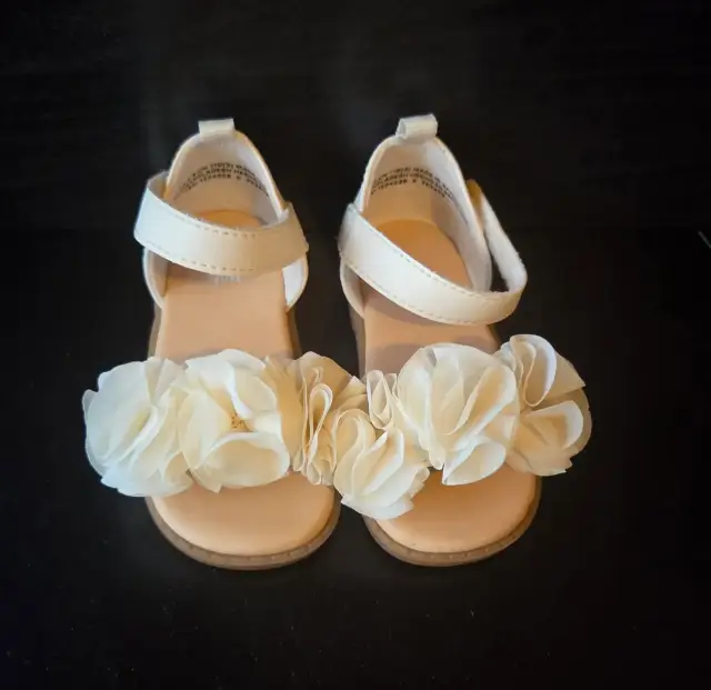 H&M Sandalen mit Blumen-Applikation – Gr. 18/19