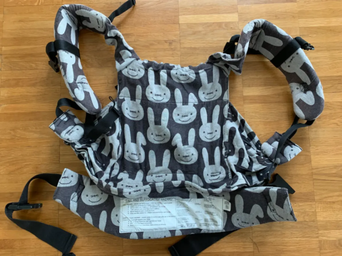 Emeibaby ergonomisch, Tragetuchstoff, Weiße Hasen, Babysize mit Schnallen, OVP, Trage, Fullbuckle