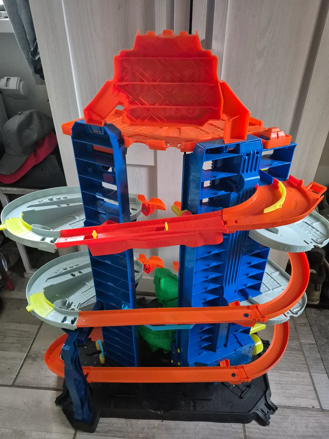 Hotwheels Megacity Parkgarage T-Rex Angriff