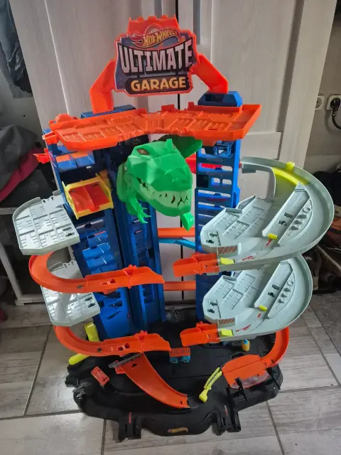 Hotwheels Megacity Parkgarage T-Rex Angriff