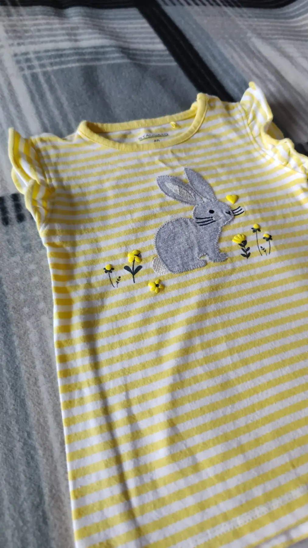 T-Shirt mit hasenmotiv
