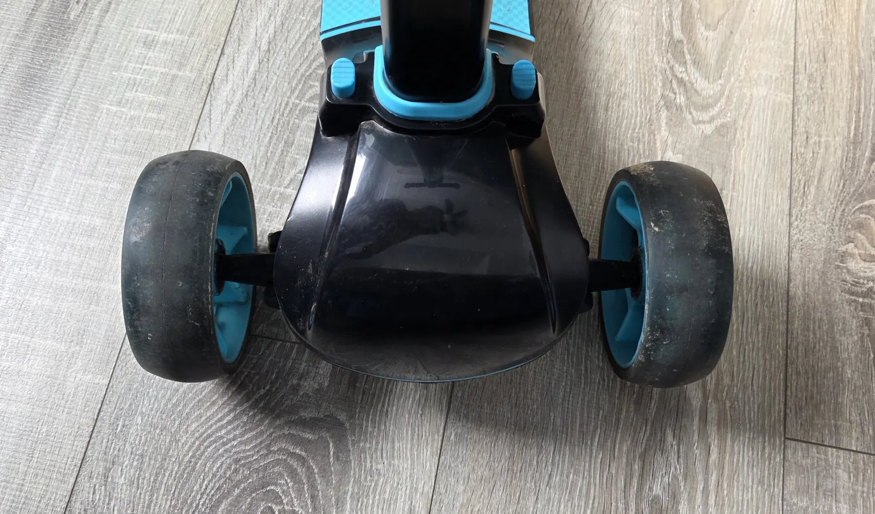 Fascol Roller/ Kickboard/ Kinderscooter/ Dreirad mit LED Rädern