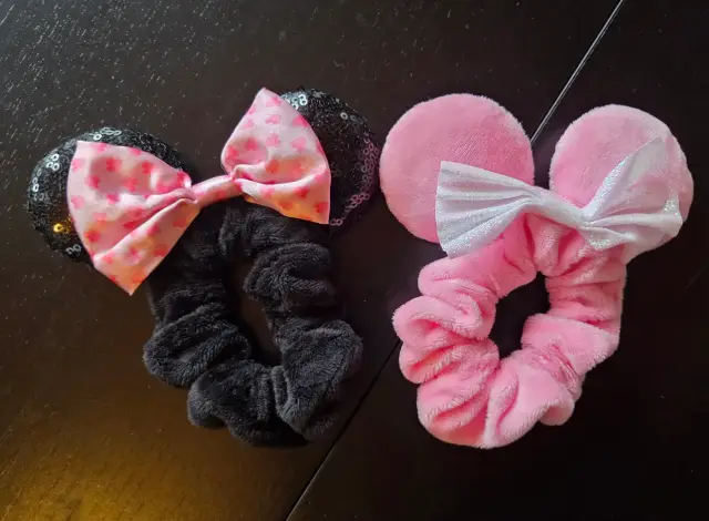 Süßes Set: 2 Disney Minnie Mouse Scrunchies / Haargummis