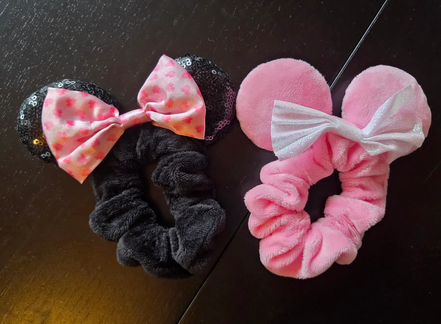 Süßes Set: 2 Disney Minnie Mouse Scrunchies / Haargummis