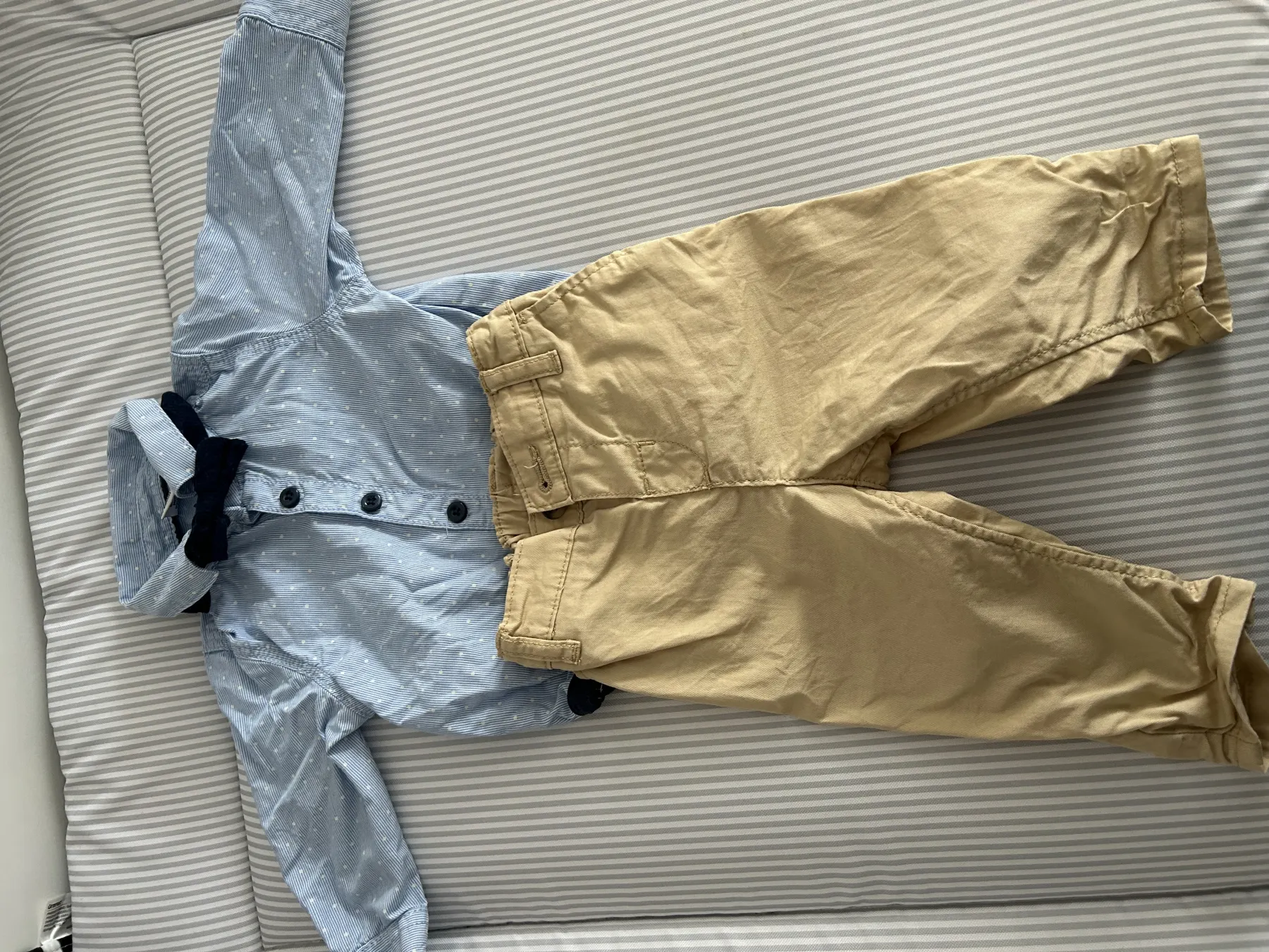 Hemdbody & Chinohose