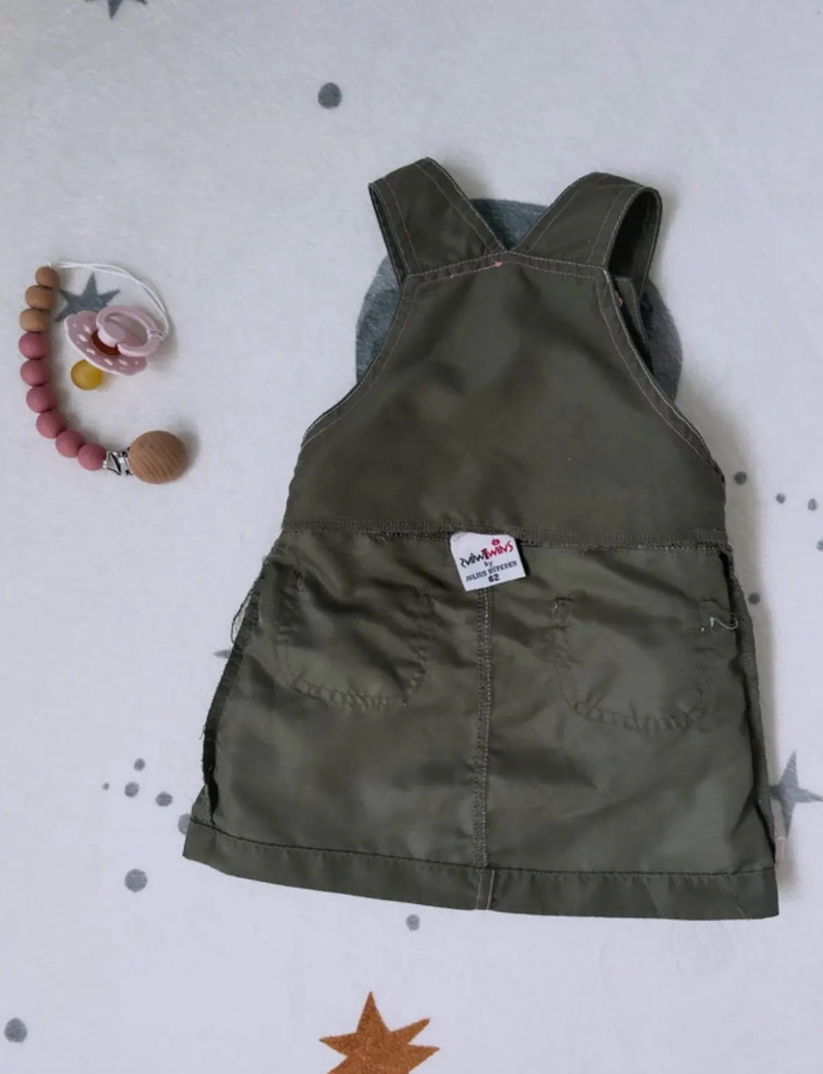 Twins | Leichtes Latzkleid | Gr 62 | Sommer | Khaki | Leichter Stoff