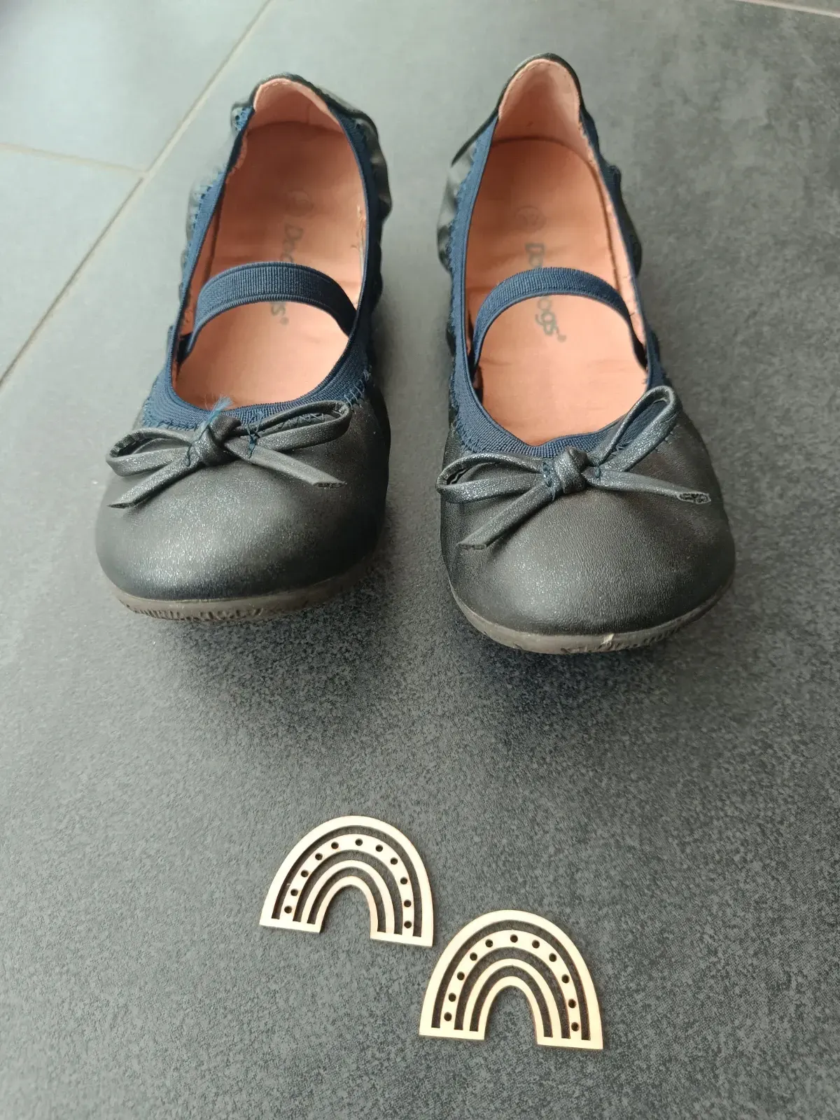 fast ungetragene Ballerinas
