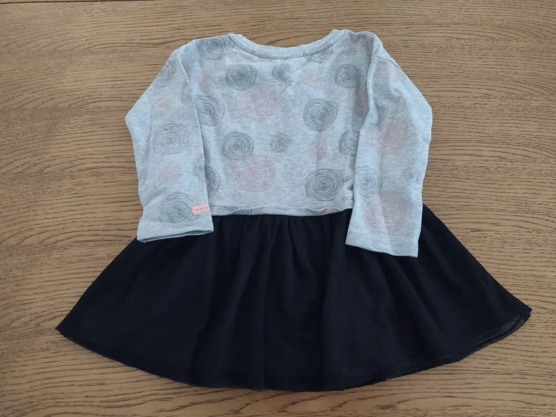 Langarmkleid grau mit schwarzem Tüll 80 Bellybutton