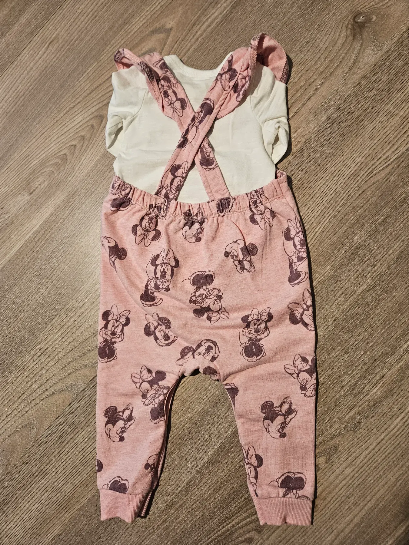 Süße Latzhose, mit Minnie Maus, Gr. 68