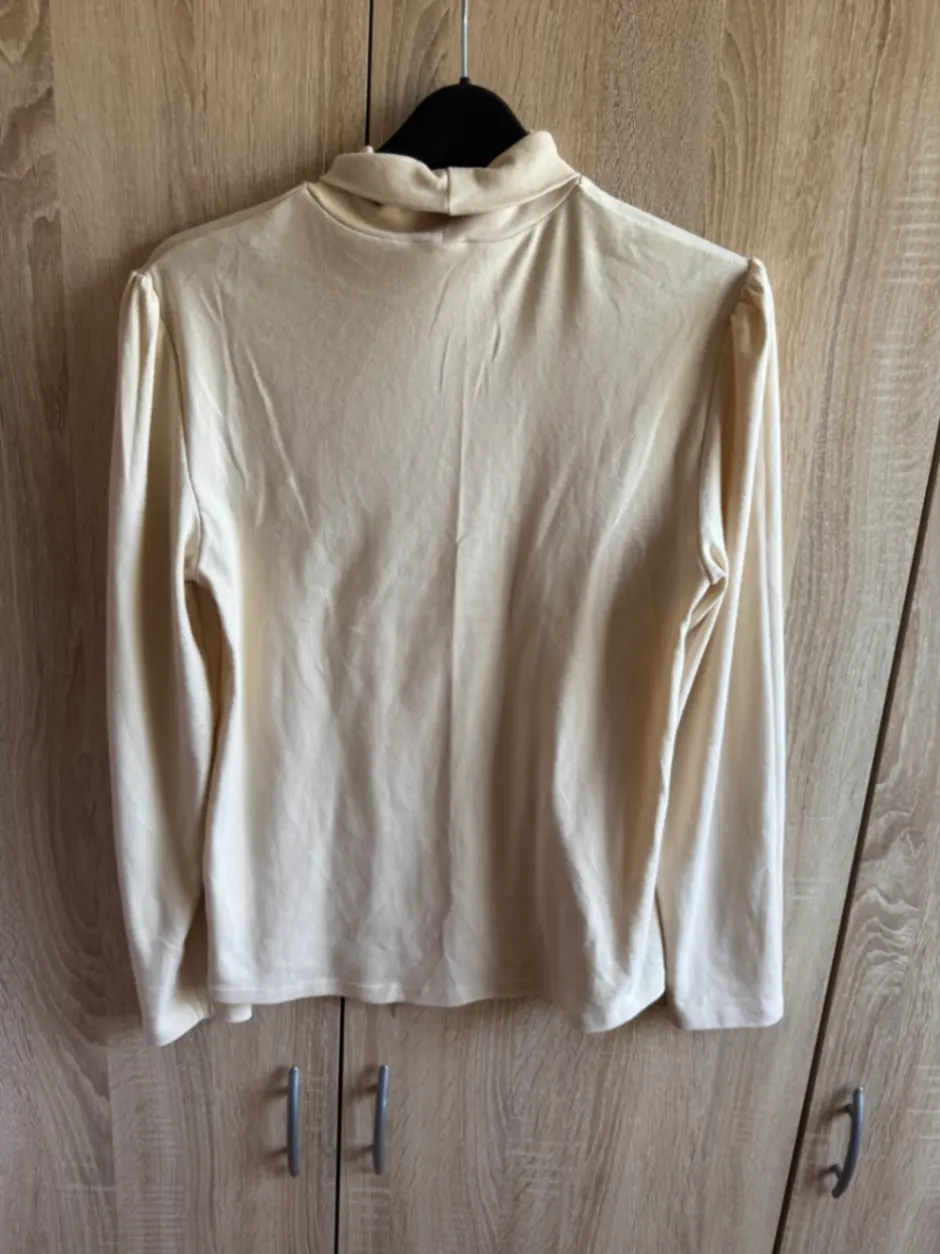 Langarmshirt mit Rollkragen von Zara