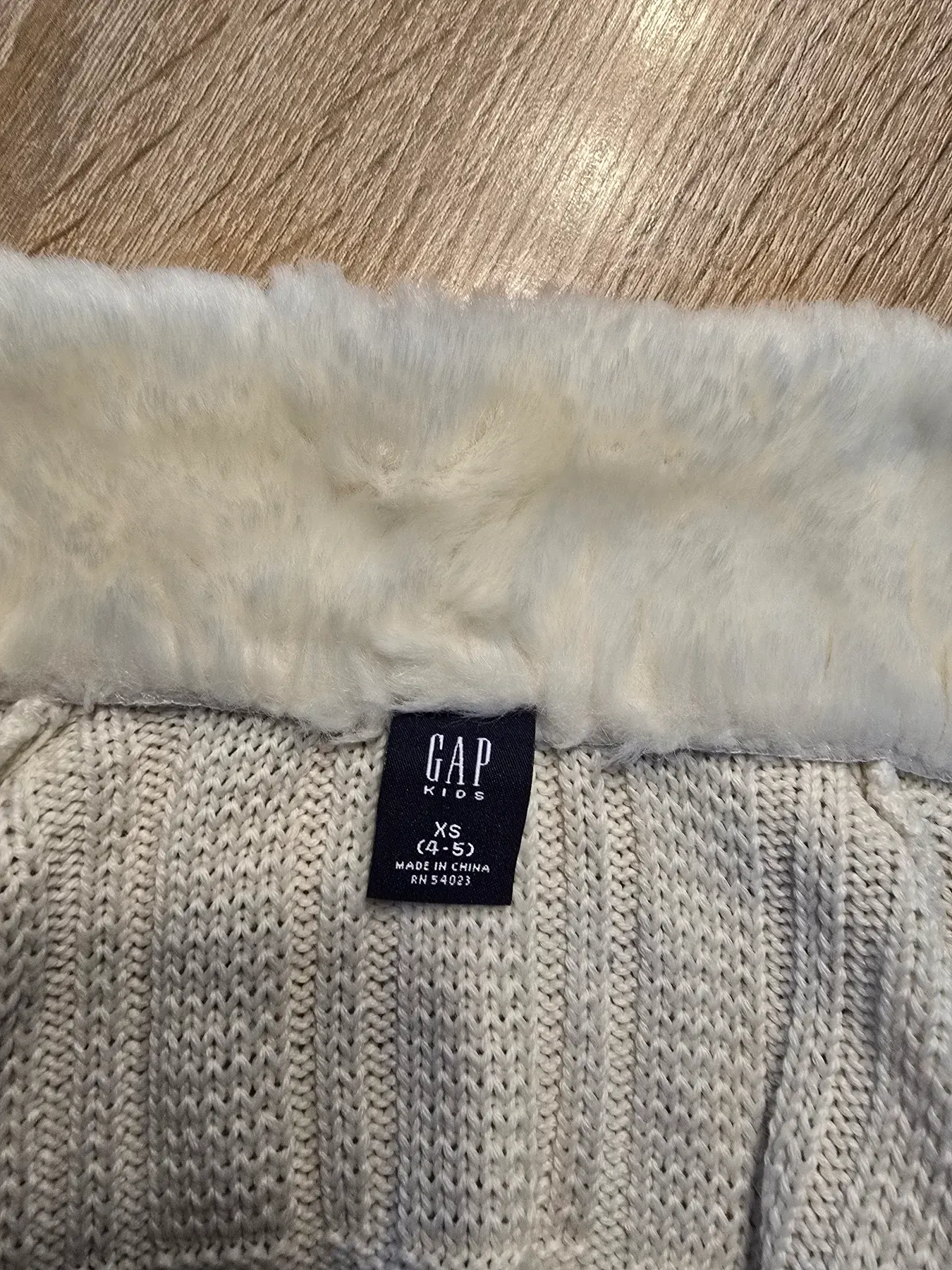 Mädchen Strickjacke  Größe 104/110.