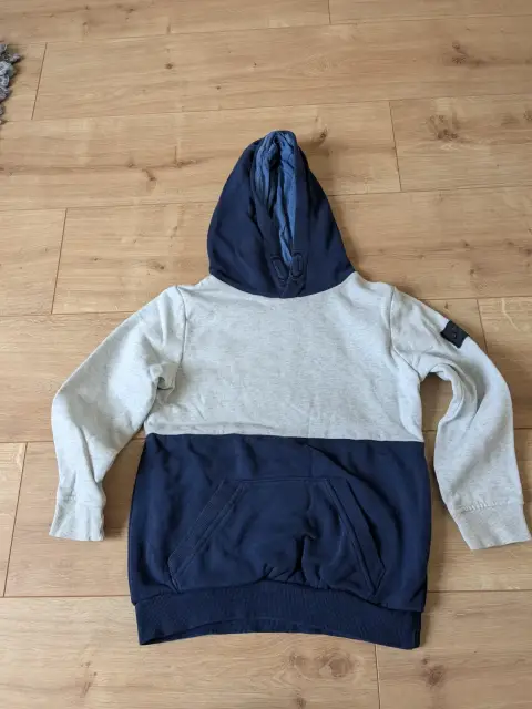 Schöner Kapuzenpullover von topolino