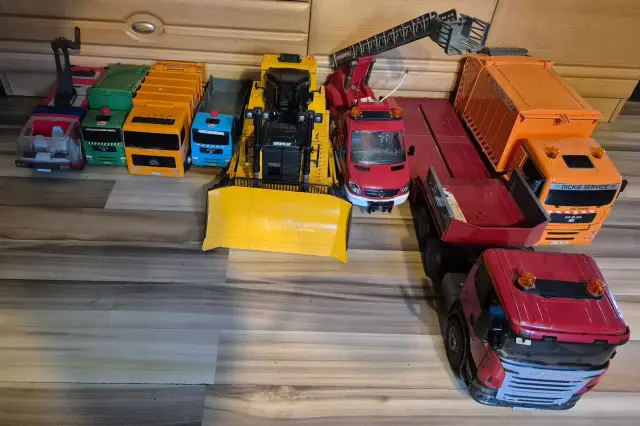 Einsatz-/Baufahrzeuge