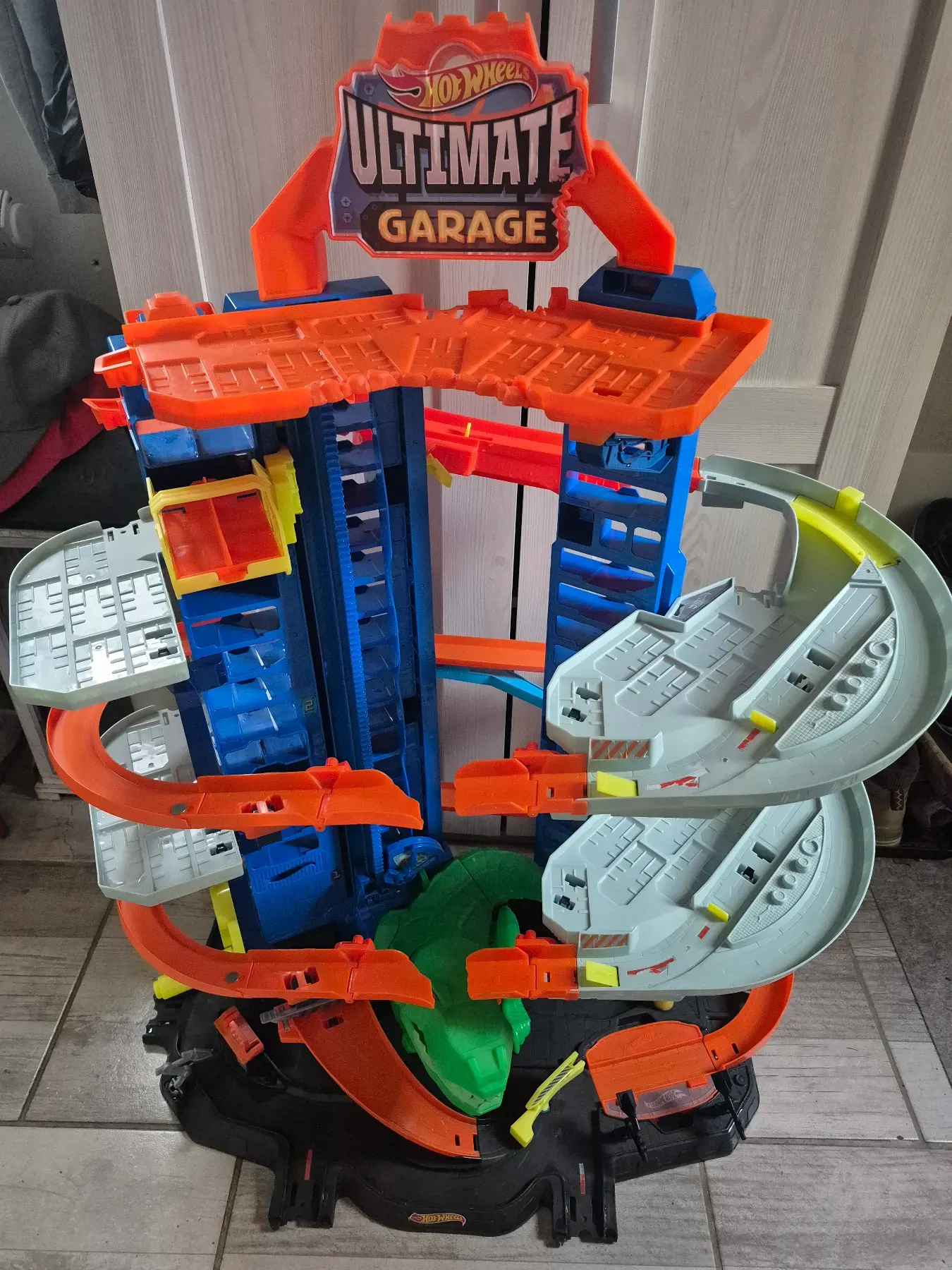 Hotwheels Megacity Parkgarage T-Rex Angriff