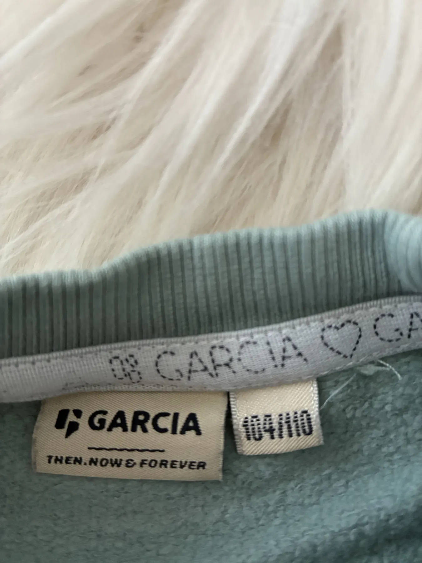 Glitzer Schmetterling Sweatshirt - Garcia - sehr gut - Gr.104/110