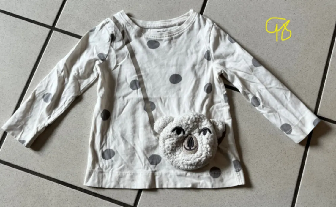 Leichter Pulli mit Tasche