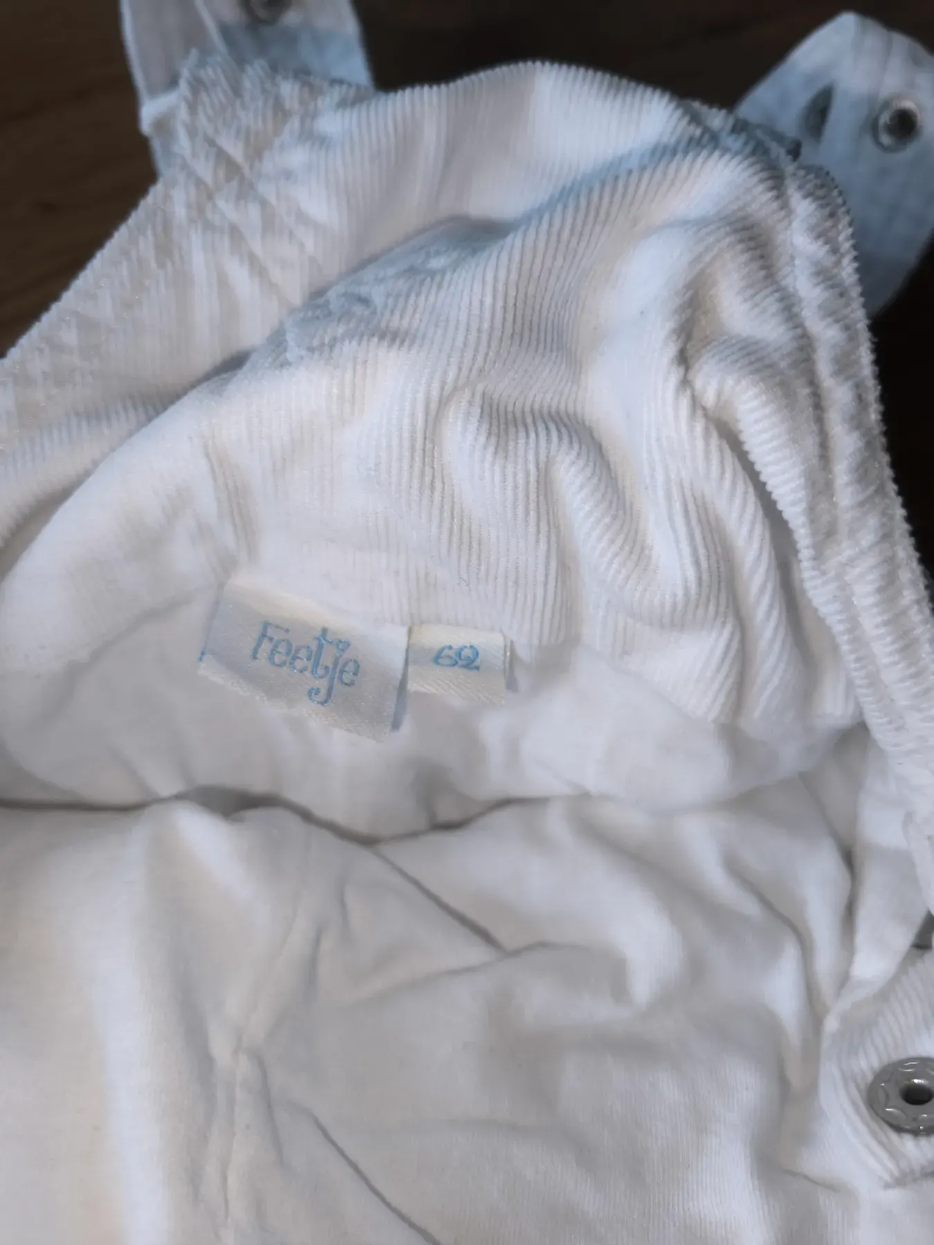Latzhose von Feetje Gr.62, feine Cord Optik