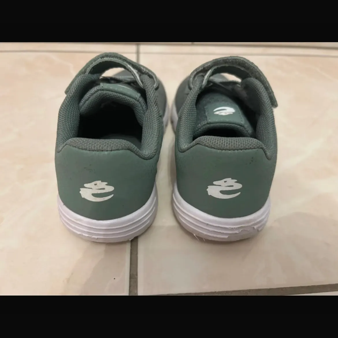 Turnschuhe Gr. 28