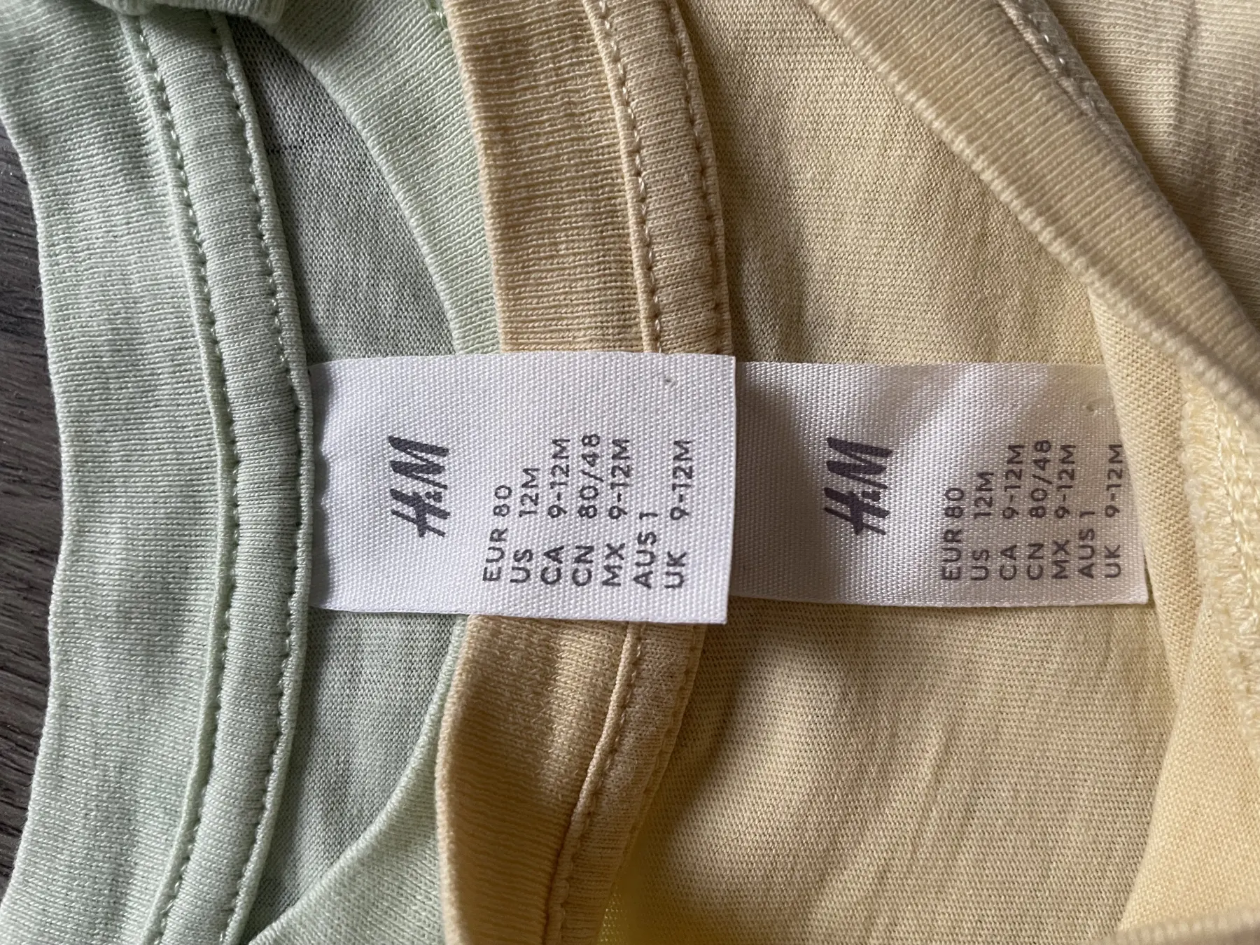 2 H&M T-Shirts Kurzarm Dinos Dinosaurier Gr. 80