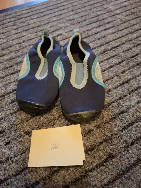 Wasserschuhe zu verschenken