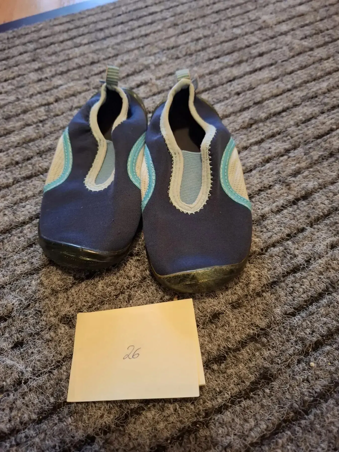 Wasserschuhe zu verschenken