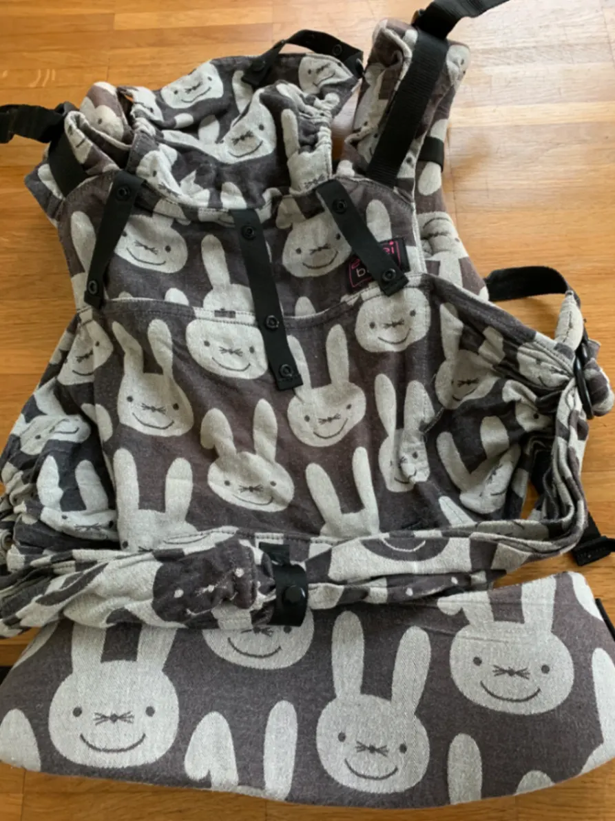 Emeibaby ergonomisch, Tragetuchstoff, Weiße Hasen, Babysize mit Schnallen, OVP, Trage, Fullbuckle