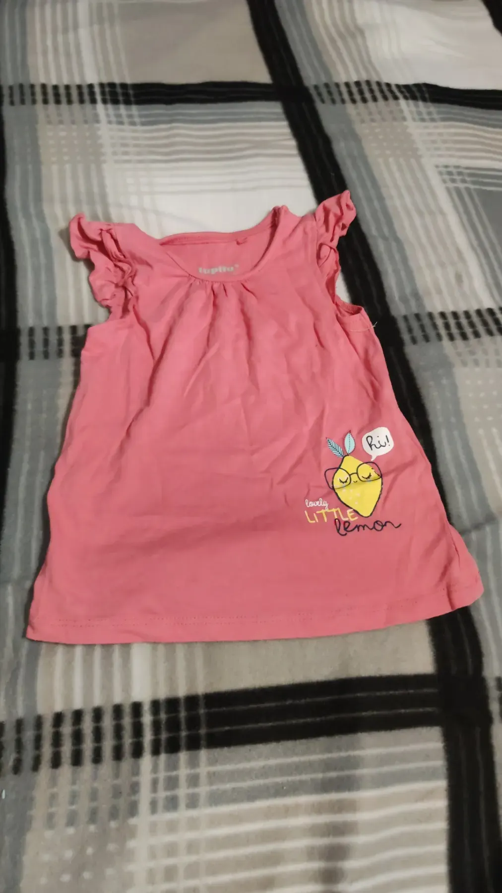 sommerliches T-Shirt zu verkaufen
