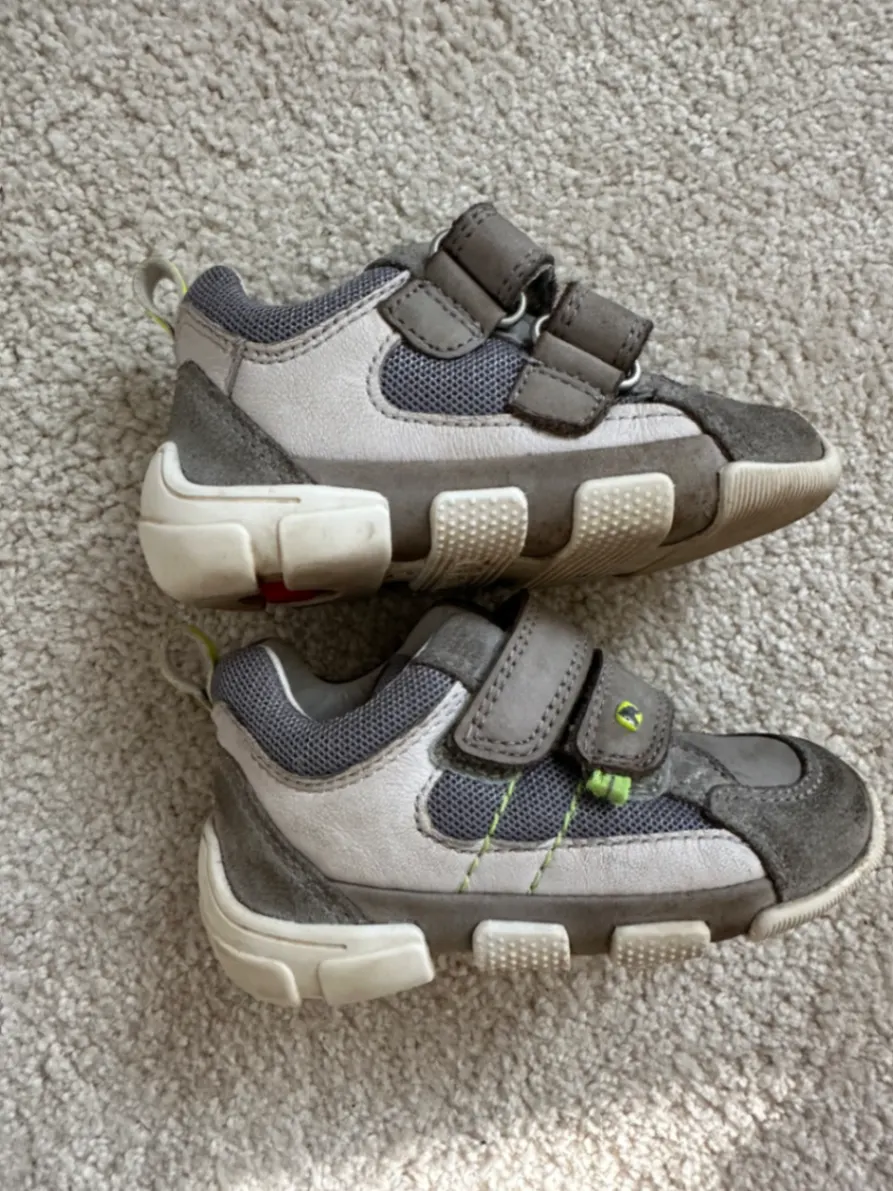 Schuhe Babyschuhe Elefanten Gr. 19