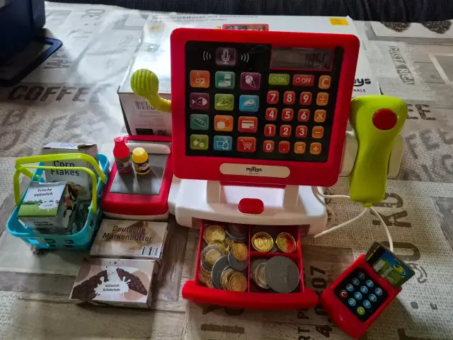 Kinderkasse mit Zubehör