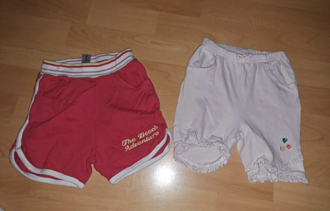 Kurze Hosen verschiedener Hersteller