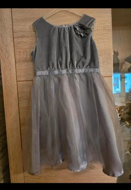 Schönes Mädchen Kleid Größe 104