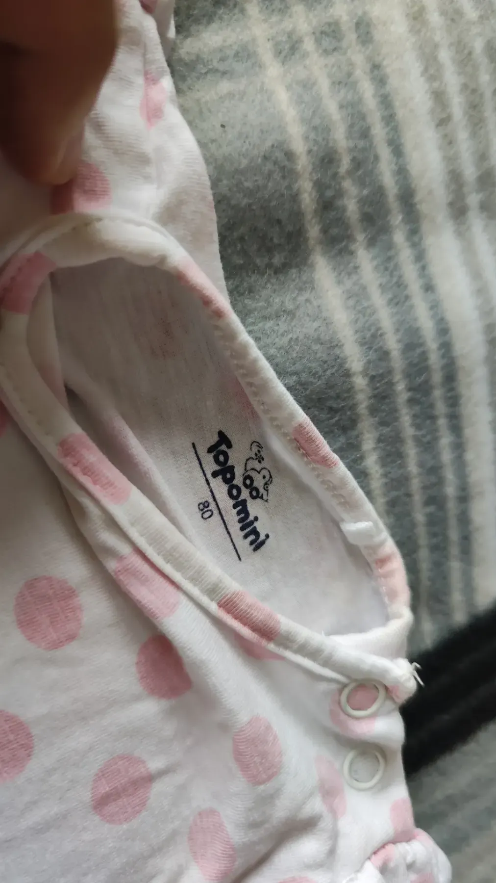 gepunktetes T-Shirt zu verkaufen