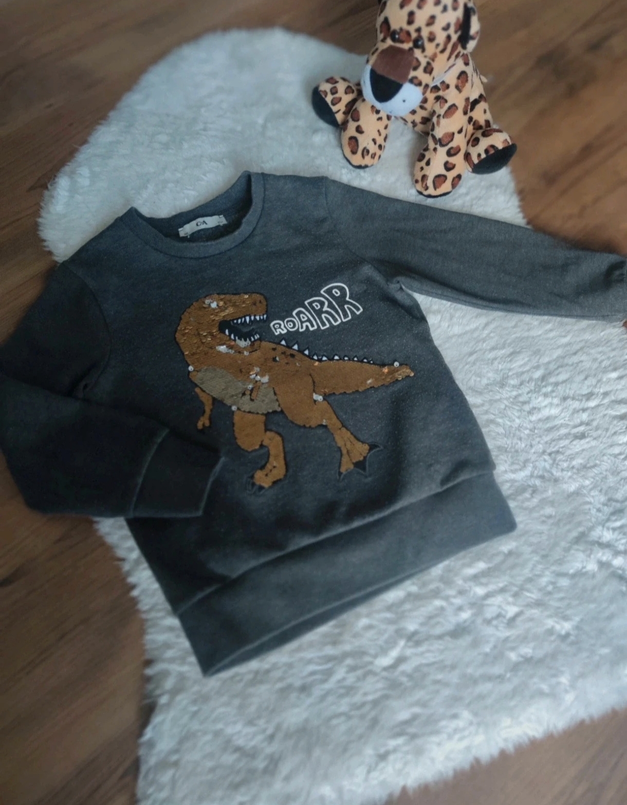 C&A Dino Pullover mit Pailletten Gr. 122