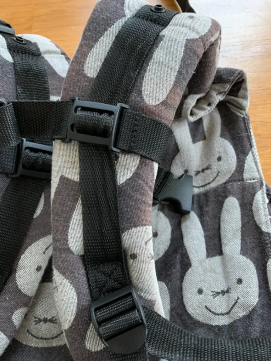 Emeibaby ergonomisch, Tragetuchstoff, Weiße Hasen, Babysize mit Schnallen, OVP, Trage, Fullbuckle