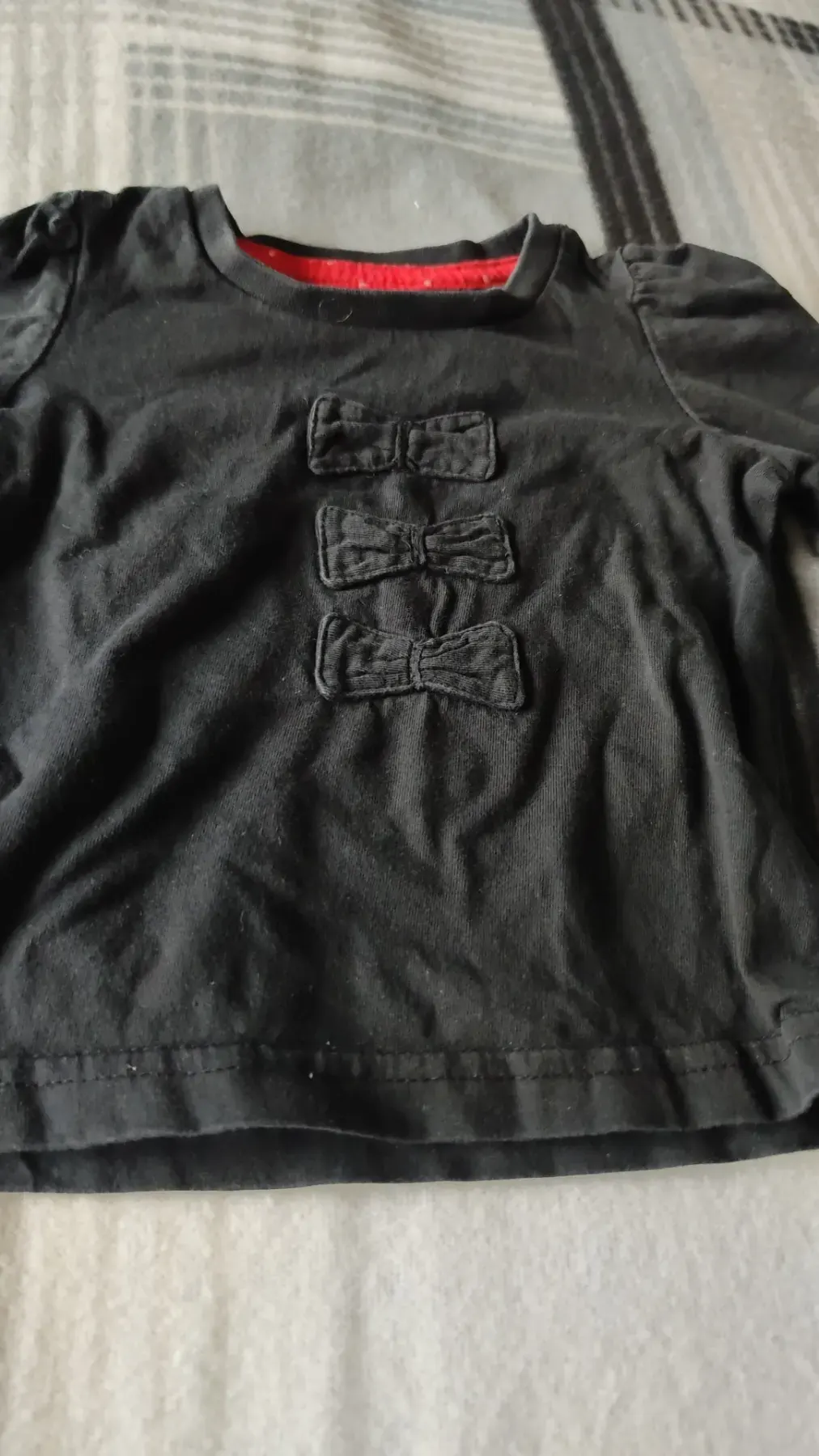 schwarzes Langarmshirt