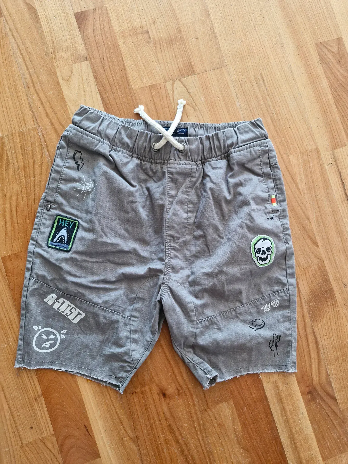 Next stylische Graffiti Shorts 11y 146